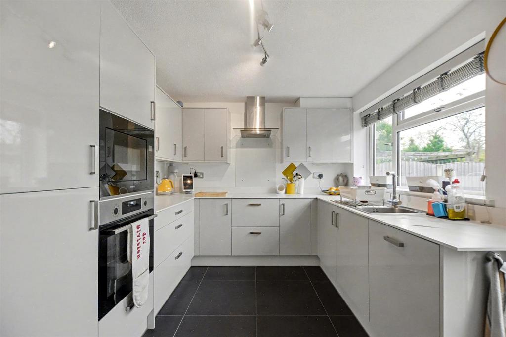 Kitchen 1.jpeg