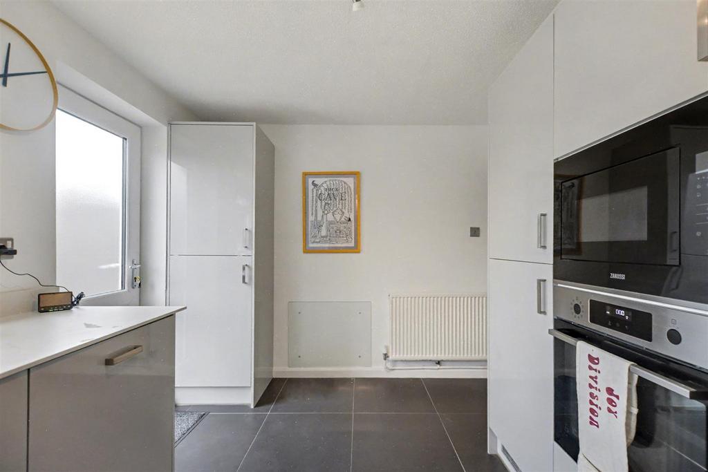 Kitchen 2.jpeg