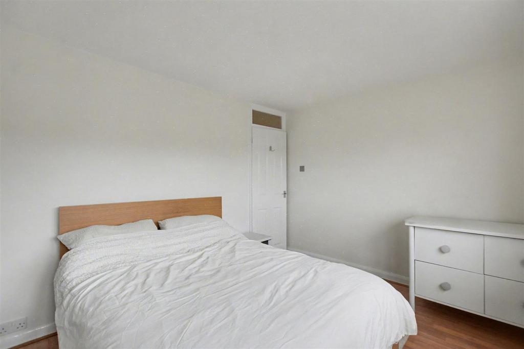 Bedroom 1 2.jpeg