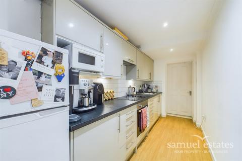 1 bedroom flat to rent, Byrne Road, London, SW12