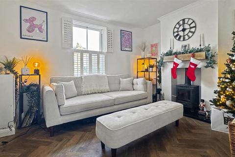 2 bedroom semi-detached house for sale, Winchester Street, Farnborough