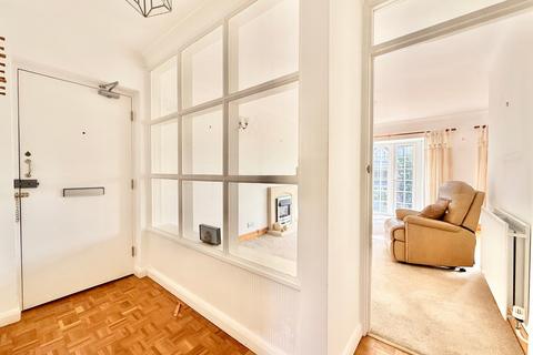 2 bedroom flat for sale, Garden Close, Bexhill-on-Sea, TN40