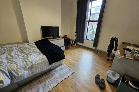 6 bedroom house to rent, Ebberston Terrace, Leeds