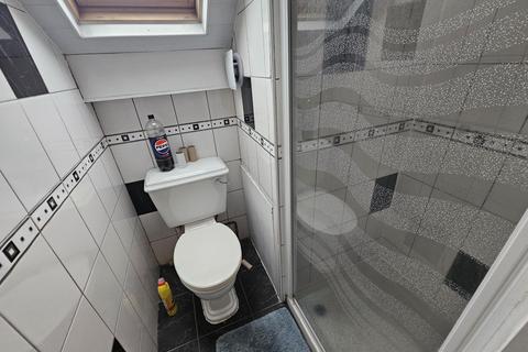 6 bedroom house to rent, Ebberston Terrace, Leeds