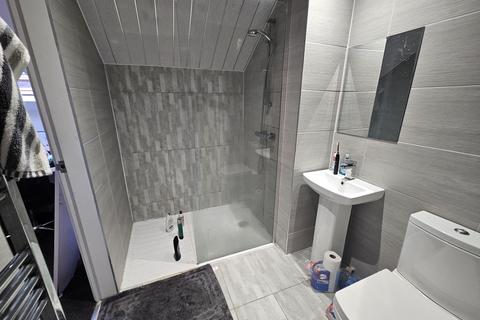 6 bedroom house to rent, Ebberston Terrace, Leeds