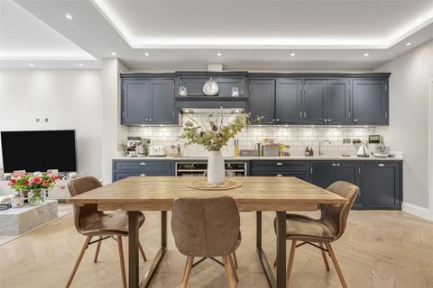 undefined, Upper Richmond Road, Putney, SW15