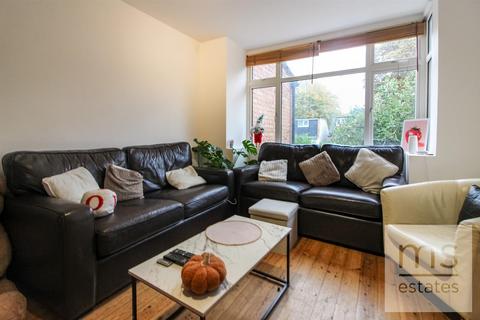 6 bedroom detached house to rent, Harrington Drive, Nottingham NG7