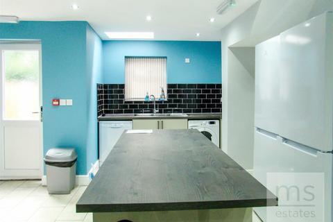 6 bedroom detached house to rent, Harrington Drive, Nottingham NG7