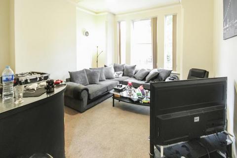 6 bedroom semi-detached house to rent, *£125PPPW* Gedling Grove, Arboretum, Nottingham, NG7 4DU