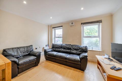 1 bedroom flat for sale, Reading Road South, Fleet, Hampshire, GU52