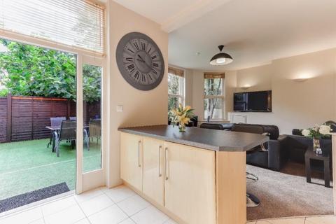 4 bedroom apartment to rent, Apartment 2, Westcliffe Court, 45-47 Lenton Road, The Park, Nottingham, Nottinghamshire, NG7