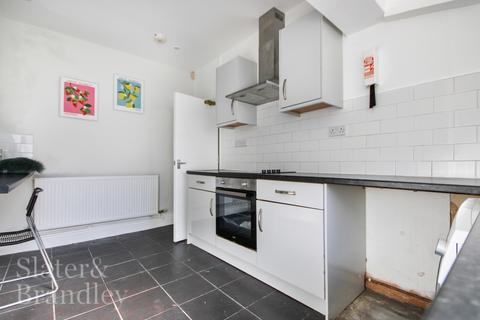 5 bedroom terraced house to rent, Foxhall Road, Nottingham, NG7 6LJ