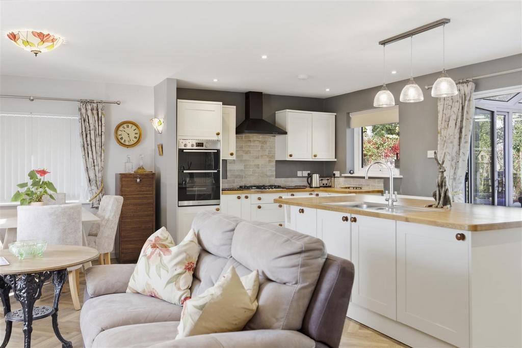 16 Kingfisher Crescent 8.jpg