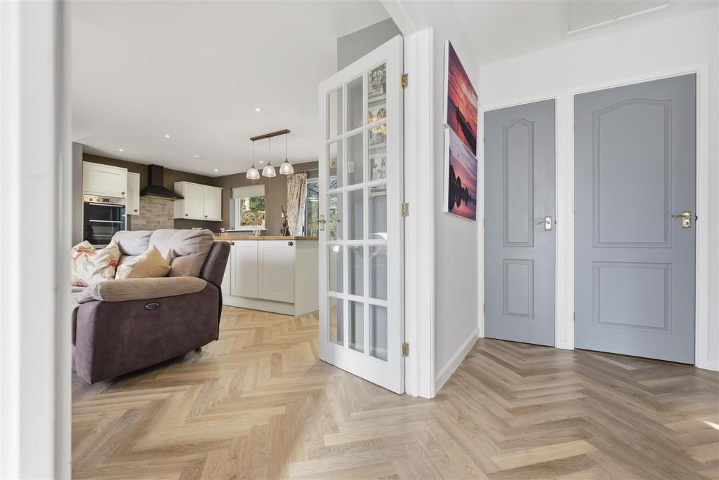 16 Kingfisher Crescent 16.jpg