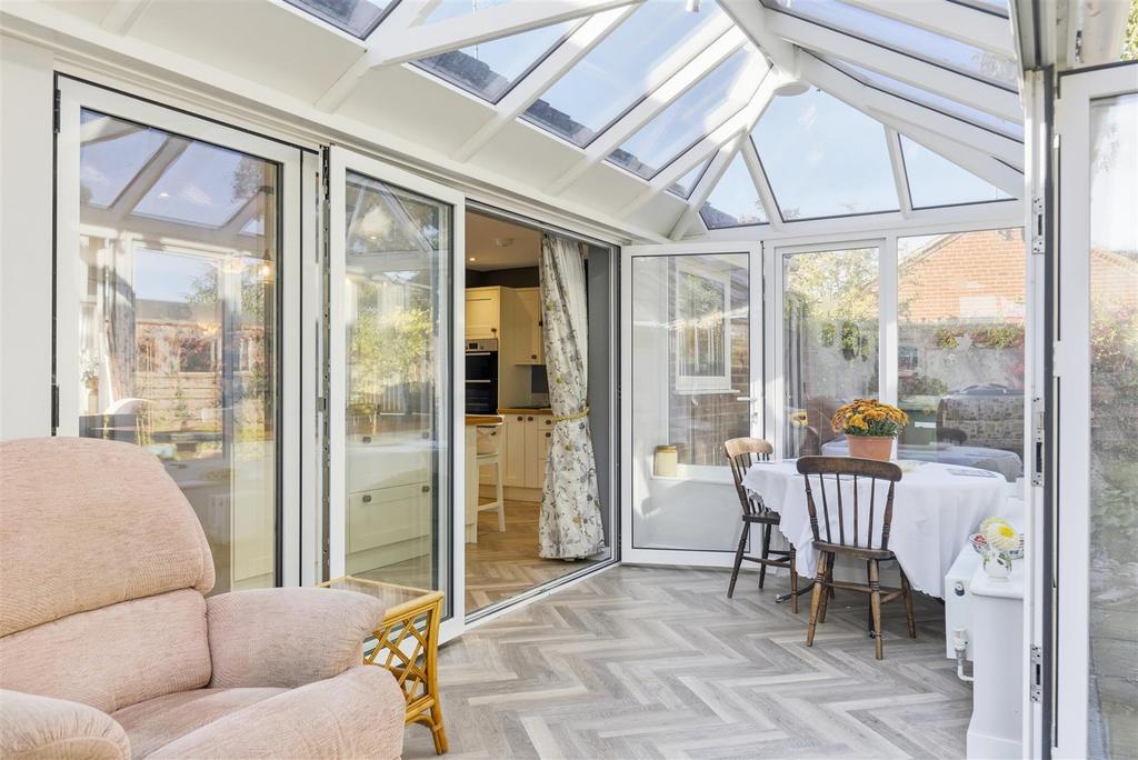 16 Kingfisher Crescent 5.jpg