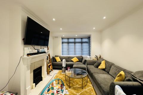 1 bedroom semi-detached house for sale, Pettits Lane North, Romford RM1