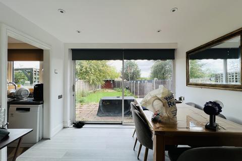 1 bedroom semi-detached house for sale, Pettits Lane North, Romford RM1
