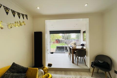 1 bedroom semi-detached house for sale, Pettits Lane North, Romford RM1