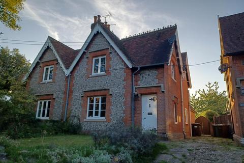 undefined, 2 Beaulieu Cottages