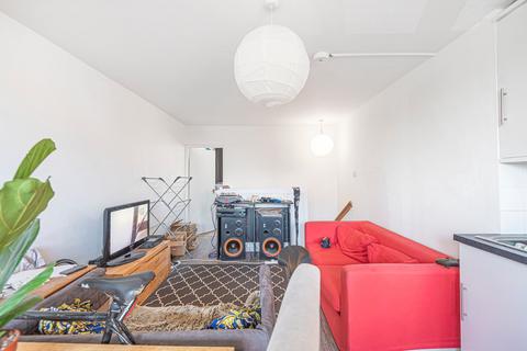 3 bedroom flat to rent, Pelican Estate, Peckham  SE15
