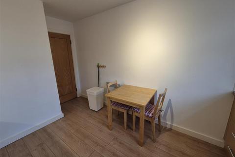 2 bedroom apartment to rent, New Walk Central Apartments, 79 Princess Road East