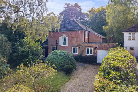 4 bedroom detached house for sale, Woodlands Close, Ascot