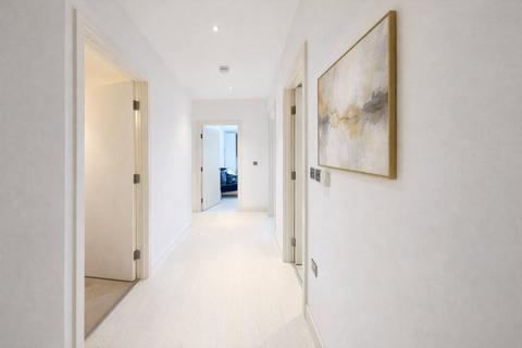 3 bedroom flat for sale, Middleton Way, London SE13