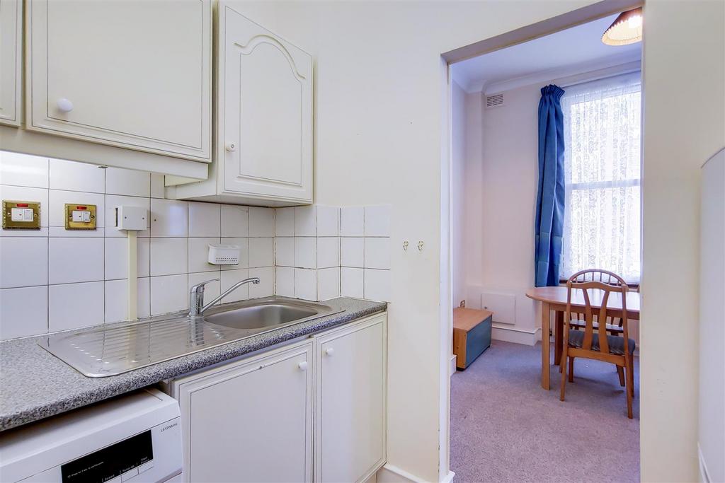 4 Kitchen-1.jpg