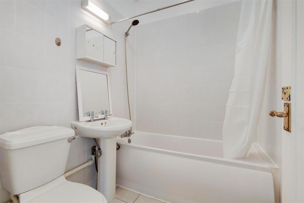 6 Bathroom-0.jpg
