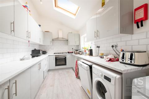 7 bedroom terraced house to rent, Kimbolton Avenue, Nottingham NG7