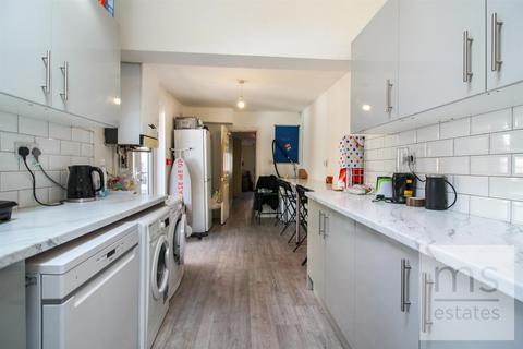 7 bedroom terraced house to rent, Kimbolton Avenue, Nottingham NG7
