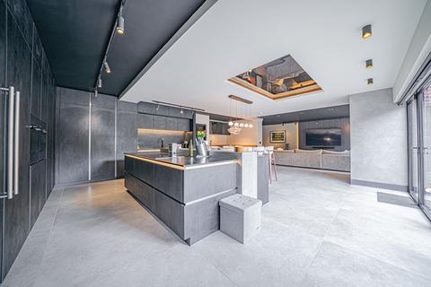 5 bedroom detached house for sale, Rodborough Road, Dorridge, B93