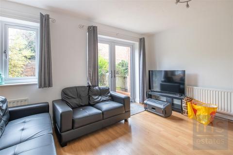 4 bedroom terraced house to rent, Kittiwake Mews, Nottingham NG7