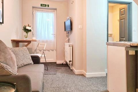 1 bedroom property to rent, Walpole Road, Hampshire SO22