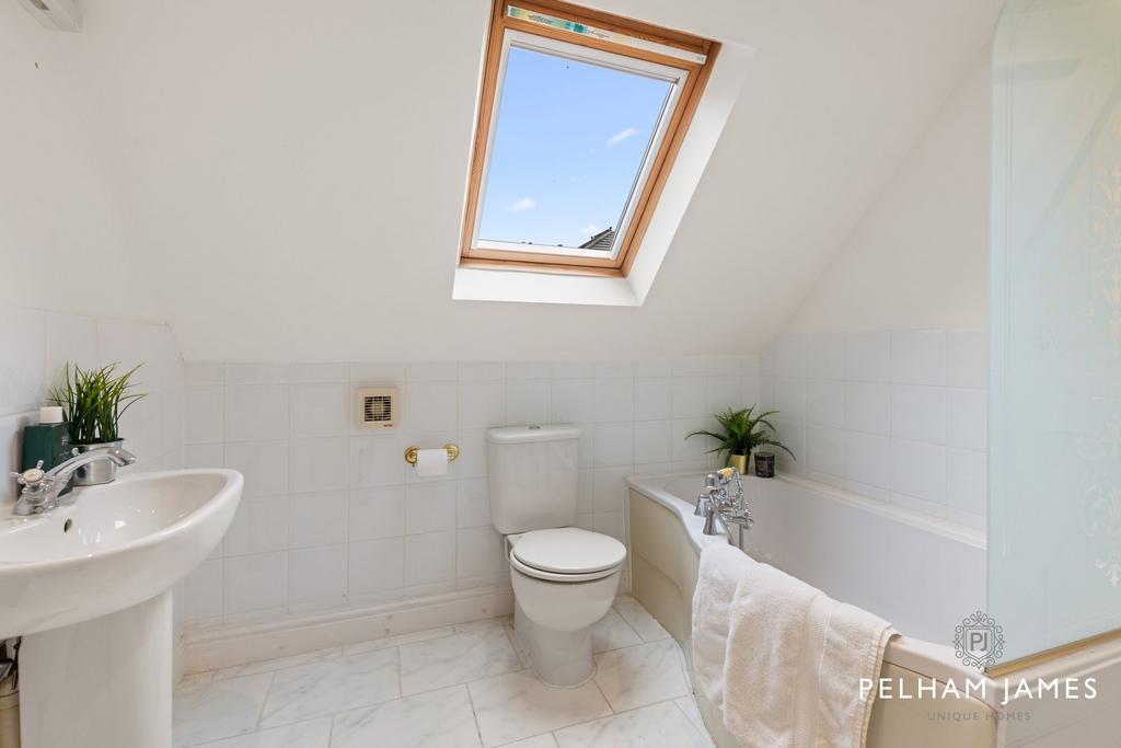 Bathroom, Greytrex House, Stamford
