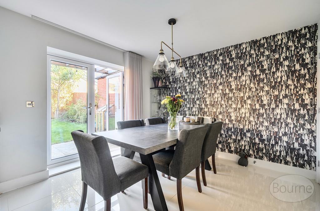 15ff04c8-20f6-448...