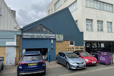 Industrial unit to rent, 17 Cumberland Ave London NW10 7RT