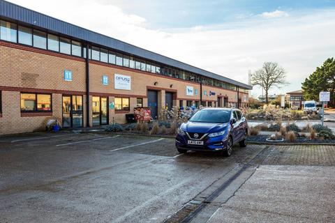 Warehouse to rent, Newton Rd Crawley RH10 9TU