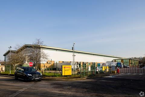 Distribution warehouse to rent, 1 Middleton Close Banbury OX16 4RS