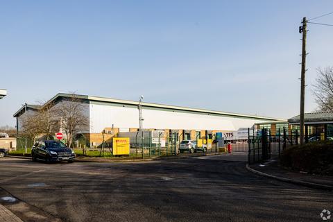Distribution warehouse to rent, 1 Middleton Close Banbury OX16 4RS