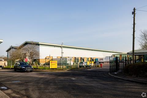 Distribution warehouse to rent, 1 Middleton Close Banbury OX16 4RS