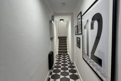 Office to rent, 12 South Molton St London W1K 5QN