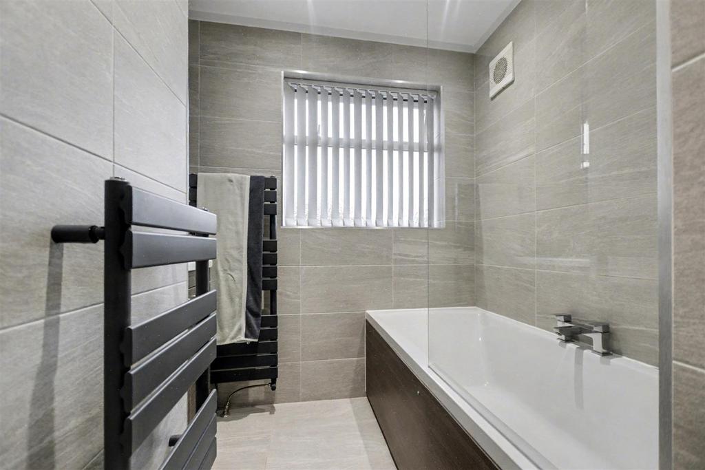 Bathroom 1.jpeg