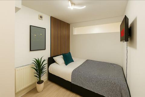 3 bedroom flat to rent, London SE8