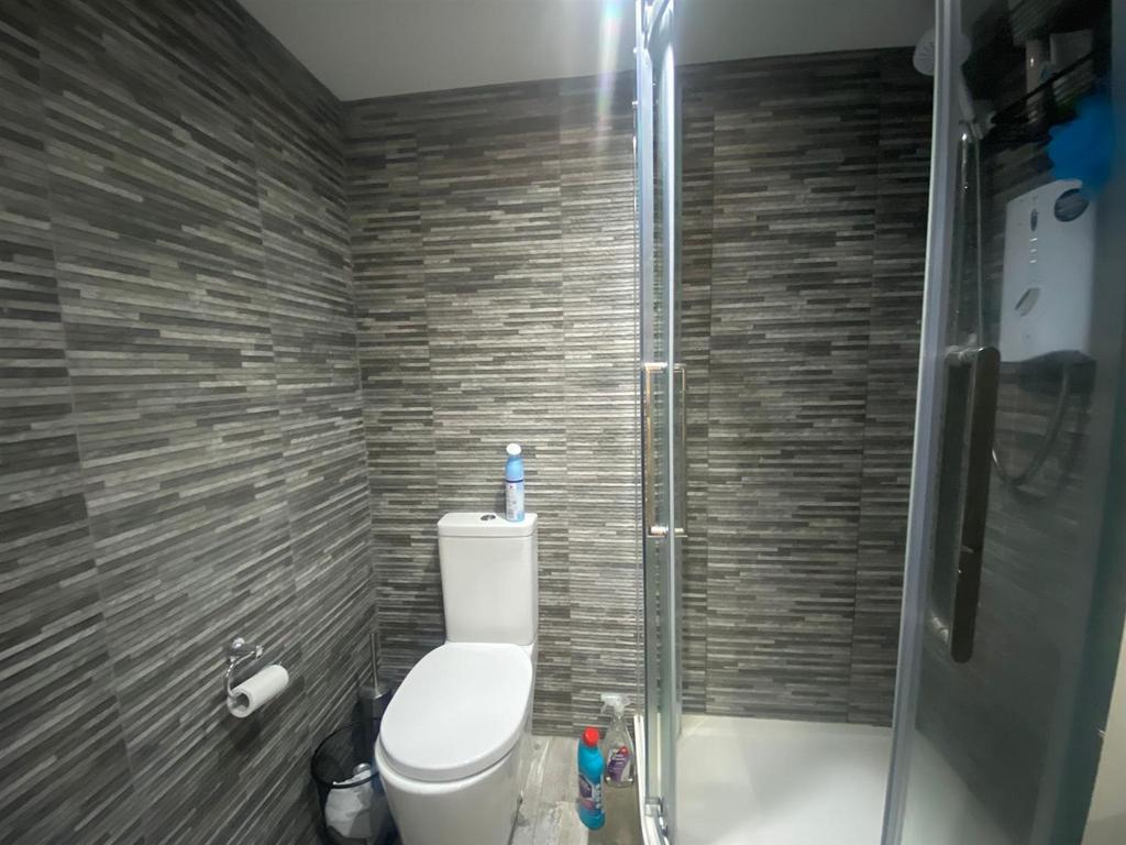 Bathroom 1.jpeg