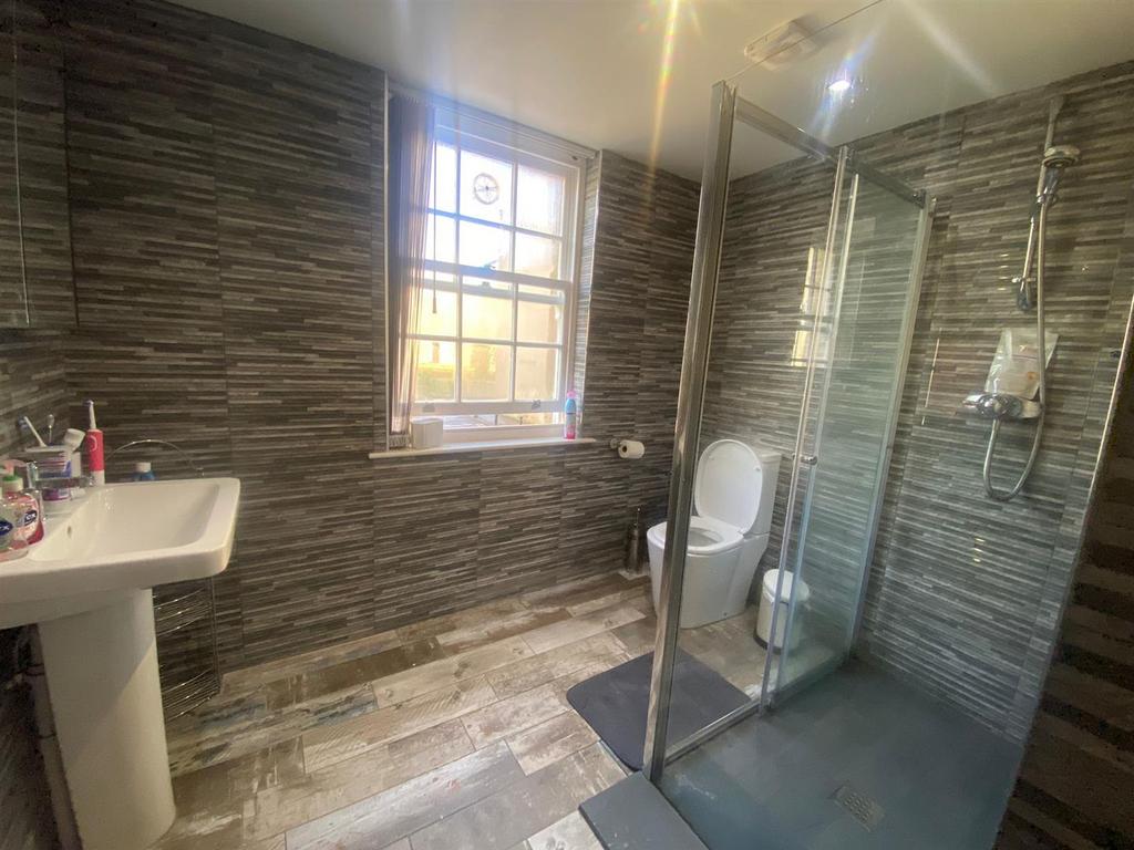 Bathroom 2.jpeg