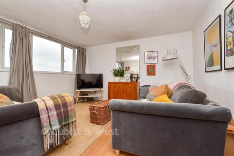 2 bedroom maisonette for sale, Lodge Road, Wallington SM6