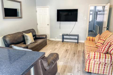 5 bedroom terraced house to rent, Lenton Boulevard, Nottingham NG7