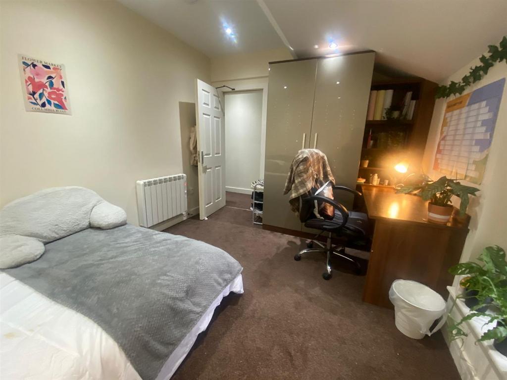 Bedroom 5 (3).jpeg