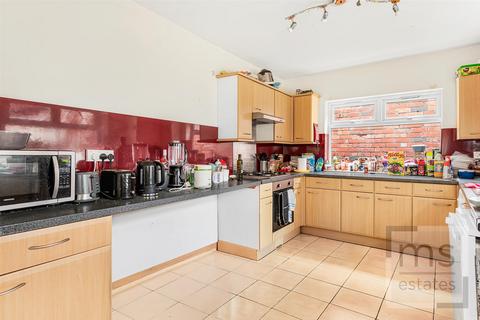 5 bedroom terraced house to rent, Lenton Boulevard, Nottingham NG7